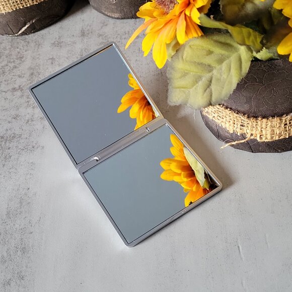 🌹Elegant Rose Blossom Compact Makeup Mirror Normal & Magnifying (Silver Color) - Picture 3 of 11